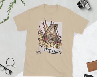 Camiseta con tetas de oso desnudo - Divertida ilustración original con juego de palabras, diseño de tatuador pintado a mano.