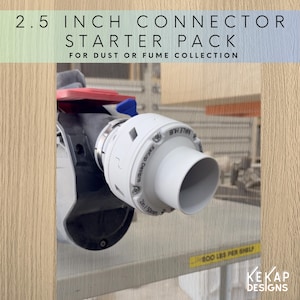 Op de afbeelding: Een witte 6,35 cm connector starter pack voor stof- of rookafzuiging. De connector heeft een mannelijke hub en is gelabeld met "Kekap Designs". De afbeelding bevat ook de tekst "800 LBS PER SHELF".