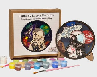 Kit de pintura por capas DIY / Caja de sombras de astronauta aventurero cósmico / Eight9Designs