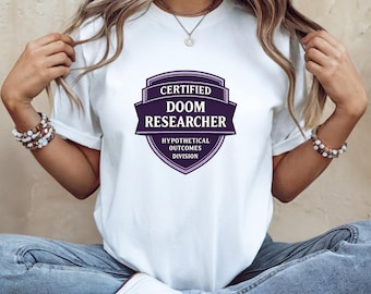 Camiseta de investigador de la fatalidad certificado, divertida camiseta con humor sobre la ansiedad, regalo para quienes piensan demasiado