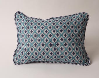 Handbedruckter Kissenbezug aus indischer Baumwolle mit floralen und geometrischen Motiven, Boho-Wohndeko, Kissenbezug
