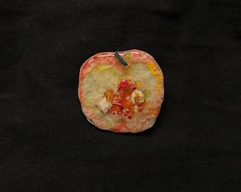 Broche de manzana de paté de verre hecho a mano, prendedor de fruta de vidrio con cuentas, regalo para maestros