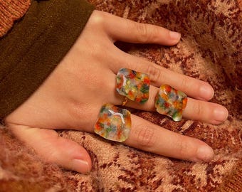 Anillo de vidrio moldeado en horno hecho a mano, con confeti fritado, anillo llamativo en tono dorado, banda ajustable, mosaico colorido, joyería, regalo