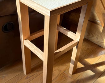 Mesita auxiliar de arce rizado cerezo hecha a mano – Muebles auxiliares de madera maciza