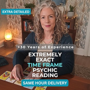 Puede incluir: Anuncio de lecturas psíquicas. La imagen muestra a una mujer con cartas del tarot y el texto "EXTRA DETAILED", "+30 Years of Experience", "EXTREMELY EXACT TIME FRAME PSYCHIC READING", y "SAME HOUR DELIVERY".