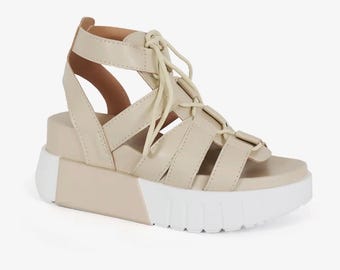 Yoki Tavi-04 Beige Keilsandaletten