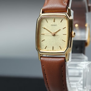 Reloj Seiko Socie Tank para mujer, estilo vintage, 1988, cuarzo minimalista, esfera texturizada, 20 mm, chapado en oro, cristal de zafiro, casi nuevo, procedente de Japón.