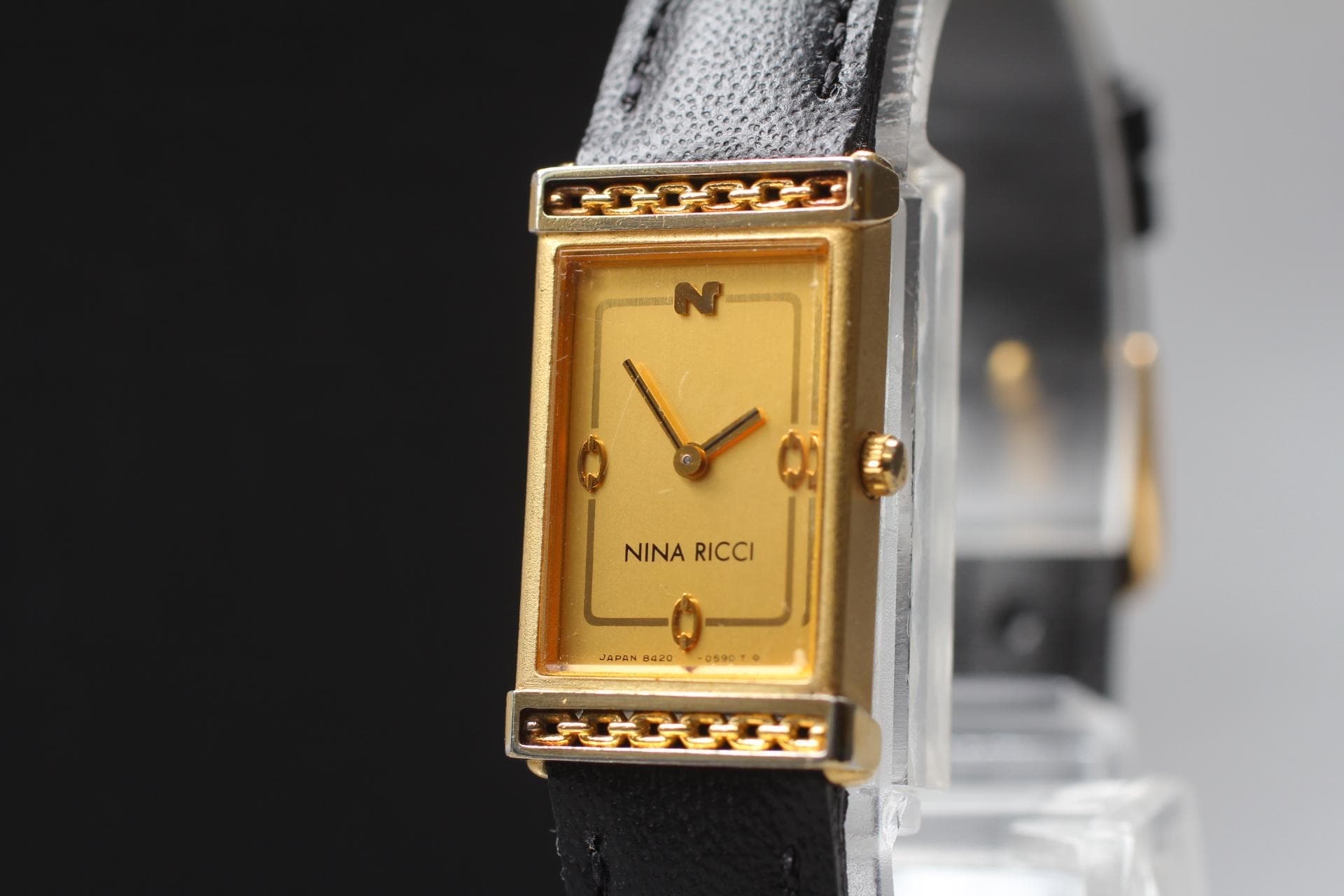NINA RICCI ゴールドスクエアウォッチ（電池交換済） RICCI NINA