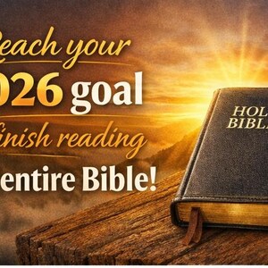 Op de afbeelding: Afbeelding van een Bijbel met de woorden "Holy Bible" in gouden letters. De afbeelding bevat ook de tekst "Bereik je doel voor 2026 om de hele Bijbel uit te lezen!" in gouden en witte letters. De Bijbel ligt op een houten oppervlak.