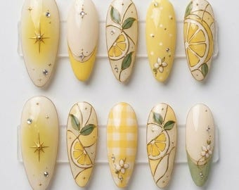 Italiaanse citroenpers op nagels | Citrusnagels Amalfikust | Handgemaakte mediterrane zomernagelset, gele bloemennagels met fruit