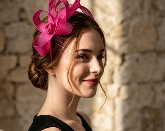 Diadema vintage de malla con plumas, elegante tocado para invitadas de boda y fiestas de té.