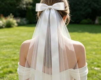 Velo de novia con lazo de cinta de satén para despedida de soltera y elegante ceremonia civil.