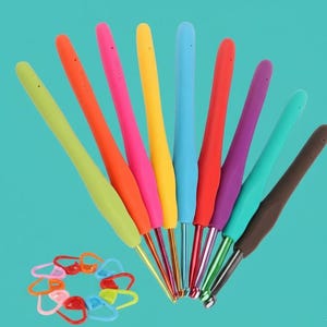 Ergonomic Crochet Hook Set, Soft Grip, Metal Hooks (2mm–6mm)