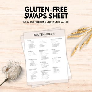 Può includere: Un foglio stampato "Gluten-Free Swaps Sheet" con guide alla sostituzione degli ingredienti. Il foglio è su una superficie di legno chiaro, con un cucchiaio di farina e spighe di grano. Il testo recita "Easy Ingredient Substitutes Guide".