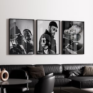 Op de afbeelding: Een set van drie keramische mokken met een gespikkelde, matte afwerking. De mokken zijn in de kleuren crème, lichtgrijs en donkergrijs. Elke mok heeft een eenvoudig, minimalistisch ontwerp en een afgeronde handgreep.