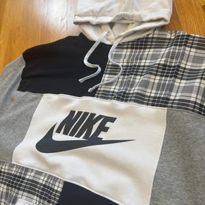 Felpa con cappuccio riciclata con toppa a blocchi Nike immagine 4