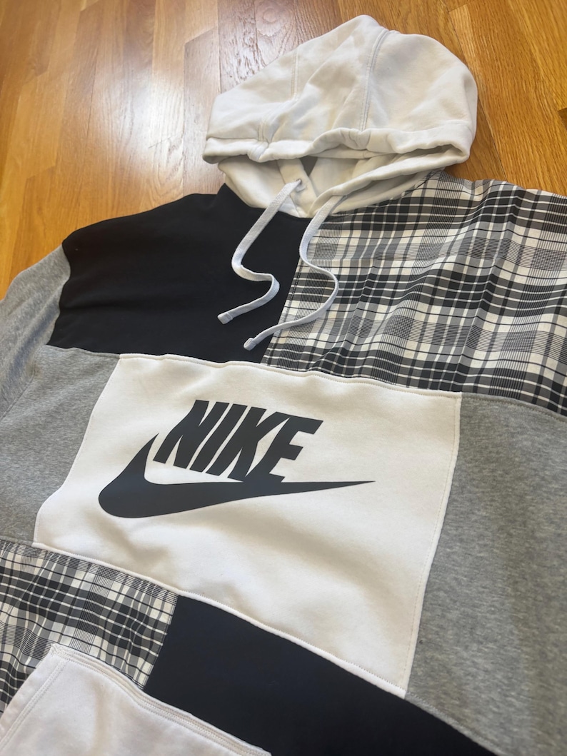 Felpa con cappuccio riciclata con toppa a blocchi Nike immagine 4