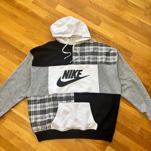 Felpa con cappuccio riciclata con toppa a blocchi Nike immagine 3