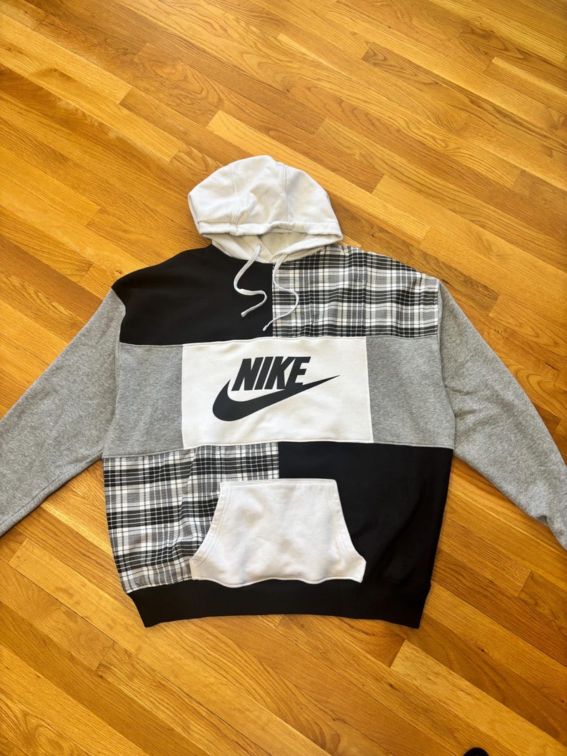 Felpa con cappuccio riciclata con toppa a blocchi Nike immagine 3