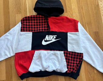 Sudadera con capucha reciclada con parche de bloque de Nike