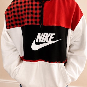 Sudadera con capucha reciclada con parche de bloque de Nike