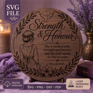 Könnte beinhalten: Eine kreisförmige Holzplatte mit einer Lasergravur einer Person mit Blumenkranz, einer Taube und dem Text Strength & Honour. Sie enthält den Vers She is clothed with strength and honour; and she shall rejoice in time to come. Proverbs 31:25, umrahmt von einer dekorativen Blattbordüre.