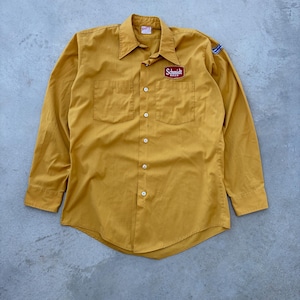 Camisa amarela de botões da cerveja Unitog Schmidt, estilo vintage dos anos 1960.