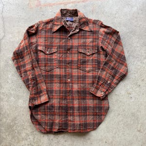 Camisa de hombre Pendleton vintage de franela a cuadros de lana con botones, color marrón.