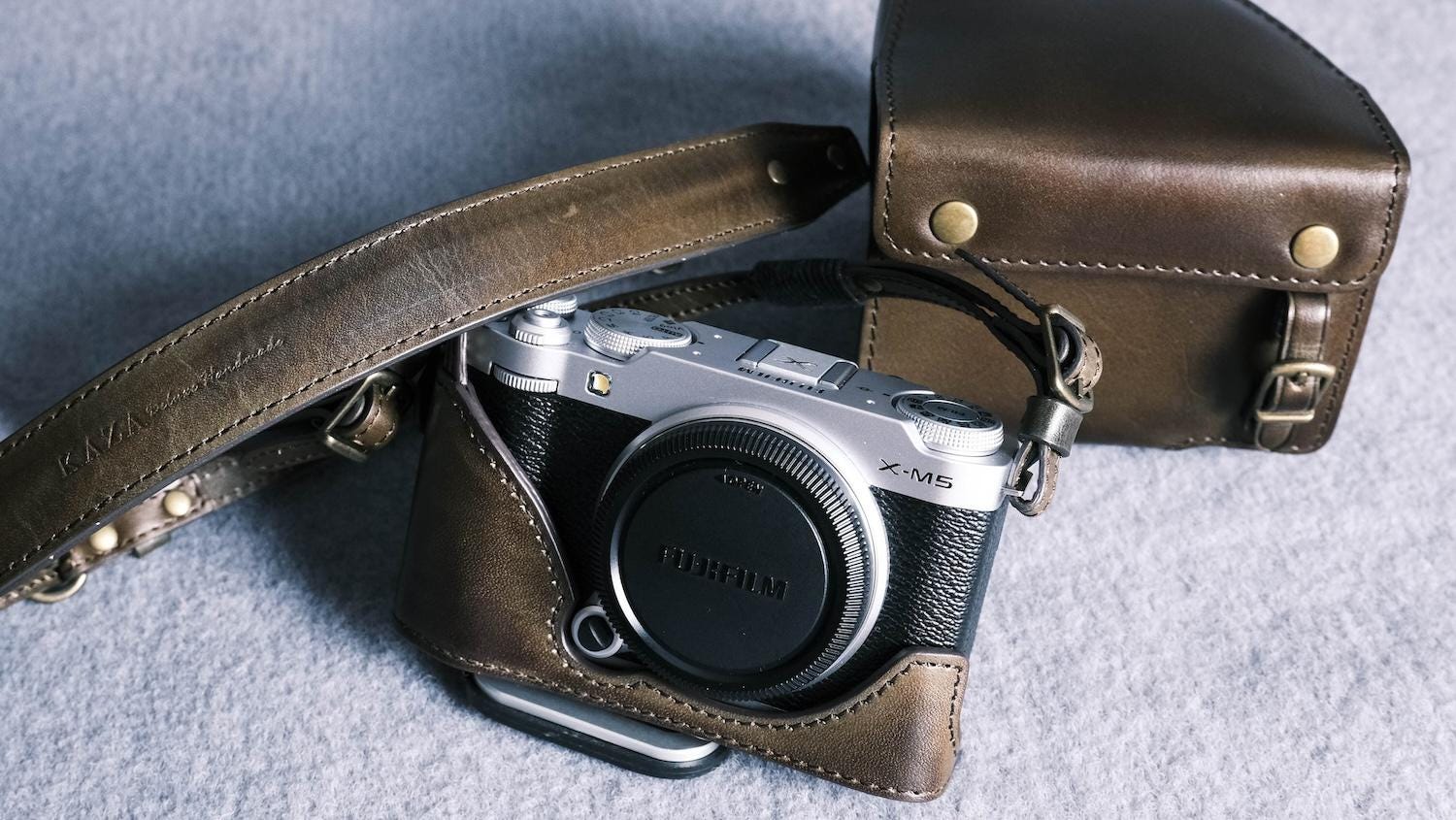 富士フイルム X-M5用 牛革カメラケース＆ストラップ ヴィンテージ