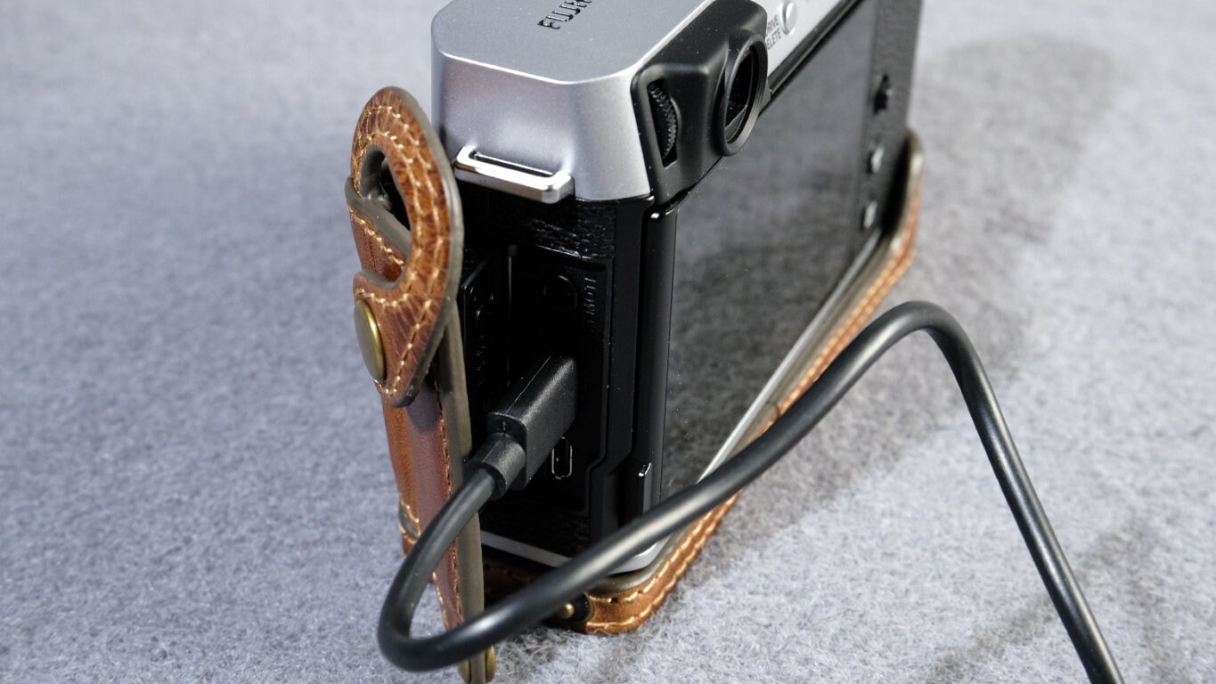 富士フイルム XE4用 牛革カメラケース + ストラップ - Etsy 日本