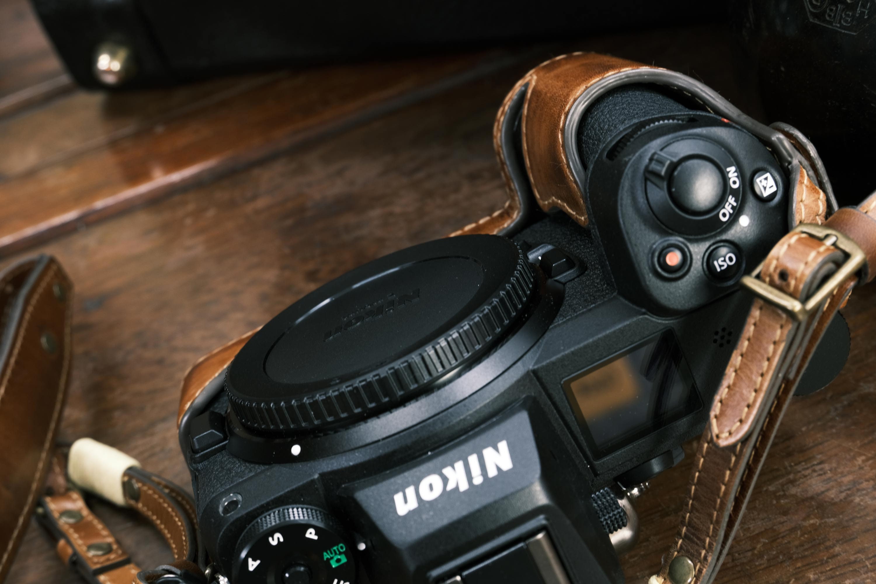 本革 新品 カメラケース nikon z5/Z6/Z72 用 Nikon Z5/Z6/Z7/Z6II/Z7IIシリーズ用ストラップ付きレザーカメラケース