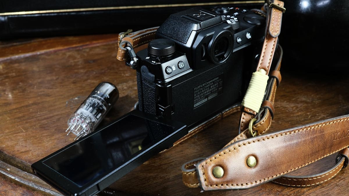 富士フイルム XS10 用牛革ケースには、X-S10 用ヴィンテージ ブラウン