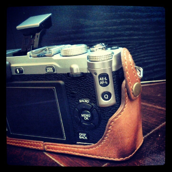 Fujifilm X-E1 シルバー　レザーケース　リモートレリーズ Fujifilm X-E1 シルバー レザーケース リモートレリーズ Fujifilm X-E1