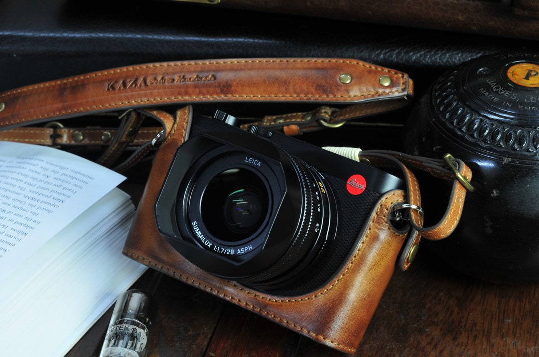 SIUTATDSH Mezza custodia per fotocamera Leica Q2, custodia protettiva per fotocamera in vera pelle vintage in metallo elegante portatile antiurto