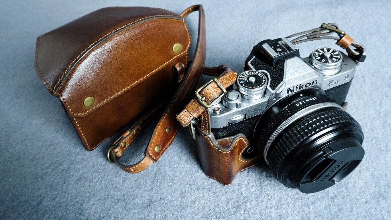 Nikon ZFC用牛革カメラケース（ヴィンテージレザーストラップ付き