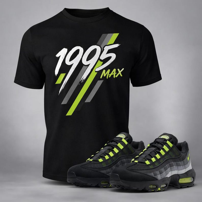 Puede incluir: Camiseta negra con el texto "1995 MAX" en blanco y verde. Se combina con zapatillas deportivas negras y verde ne&oacute;n. Las zapatillas tienen un dise&ntilde;o de malla y c&aacute;maras de aire visibles en las suelas.