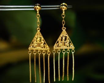 Clous d'oreilles déesse de l'Égypte ancienne, or vermeil 18 carats sur argent sterling 925, boucles d'oreilles pendantes pyramidales, cadeau pour elle