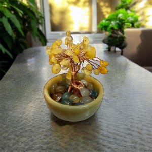 Handgemachter Edelstein Bonsai Baum mit Citrin Kristallen und Dekotopf