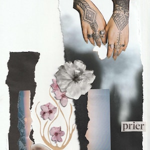 Peut inclure: Un collage en techniques mixtes montrant deux mains avec des tatouages à l'encre noire et des bagues en argent, au-dessus d'une grande fleur blanche et trois petites fleurs roses. L'œuvre inclut des bandes de papier noir déchiré et le mot prier.