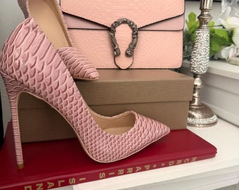 Matching Light Pink Croc print Heels and Bag Set, High Stiletto Pointed Toe Pumps, Envelope Clutch with Horseshoe Hardware