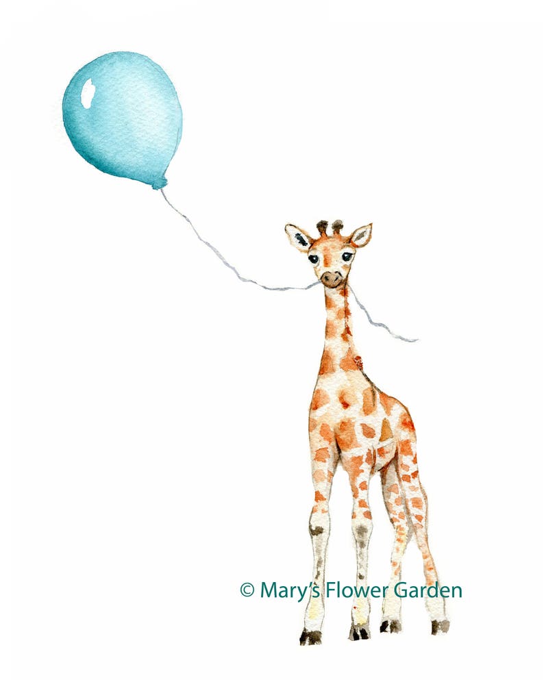 Peut inclure: Une peinture &agrave; l'aquarelle d'une girafe avec un ballon bleu attach&eacute; &agrave; son cou. La girafe est debout sur un fond blanc. Le texte "&copy; Mary's Flower Garden" est en bas de l'image.