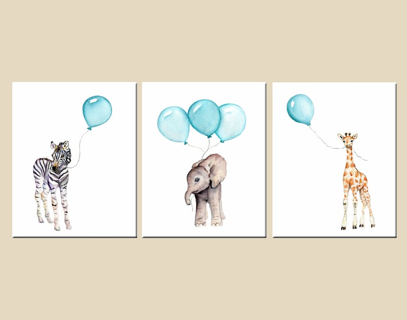 Peut inclure: Un ensemble de trois impressions aquarelle repr&eacute;sentant un z&egrave;bre, un &eacute;l&eacute;phant et une girafe, chacun tenant des ballons bleus. Les animaux sont repr&eacute;sent&eacute;s dans un style fantaisiste, parfait pour une chambre de b&eacute;b&eacute; ou d'enfant.