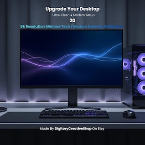 Peut inclure: Une configuration de bureau moderne avec un grand écran affichant un design abstrait bleu et violet. Un clavier noir, une souris et une tour d'ordinateur avec des lumières violettes sont également visibles. Le texte "Upgrade Your Desktop" et "8k Resolution Minimal Tech" sont affichés.