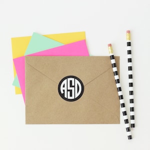 Personalisierte runde Monogramm-Aufkleber Benutzerdefinierte Kinder-Namensetiketten Monogramm-Umschlag Aufkleber Personalisierte Schulbedarf Aufkleber Notebook-Etiketten