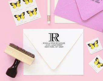 Gepersonaliseerde zelfinktende retouradresstempel: monogramcadeau