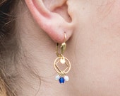 deep blue dainty earrings, small geometric earrings white grey and blue, dormeuses earrings with cercle and rhombus, cercle earrings