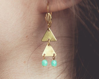 Dainty triangles earrings mint and gold, triangle jewelry, tiny triangle earrings, pastel green, mint jewelry, geometric earrings