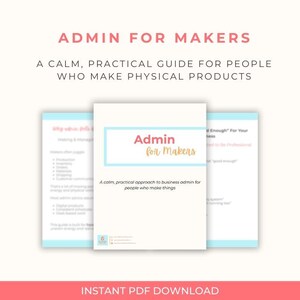 Peut inclure: Un téléchargement numérique intitulé "Admin for Makers" avec un design bleu clair et blanc. Le texte de la couverture indique "Admin for Makers" et "Une approche calme et pratique de l'administration des affaires pour les créateurs."