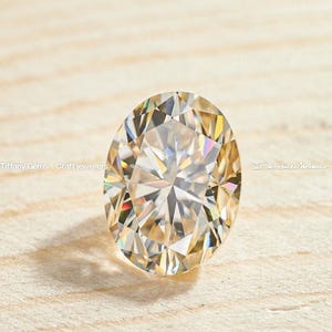 Diamante Moissanita cultivado em laboratório, cor champanhe fantasia, 7 x 5 mm, VVS1, lapidação oval, pedra preciosa solta certificada, ideal para confecção de joias (1 unidade + brinde).