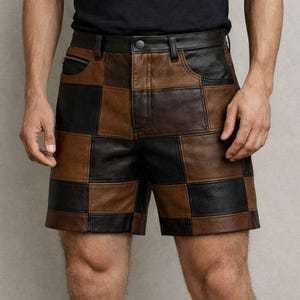 Herrshorts i läder med patchworkmönster, brunt och svart geometriskt mönster, handgjorda byxor i äkta läder